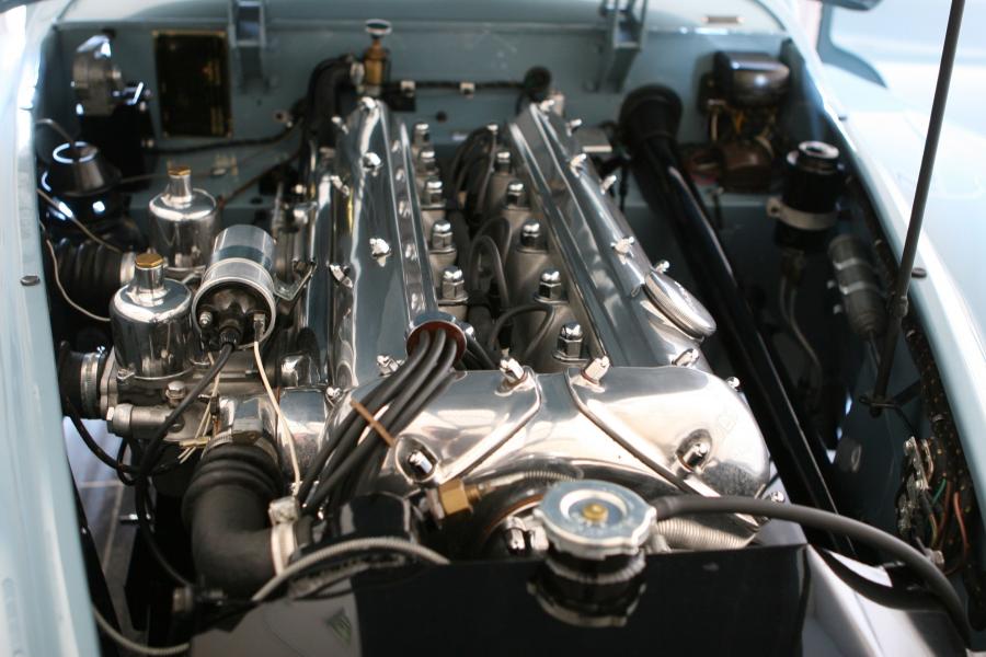  Jaguar XK120 Fixed Head Coupe 1953 года  (фото 12 из 18)